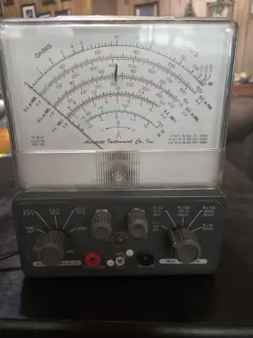152-VTVM ACCURATE INSTRUMENT CO Vacuum Tube Multimeter Powers