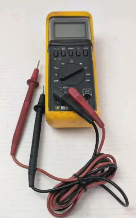 5220 AEMC Handheld Digital Multimeter Ac Voltage Resistance