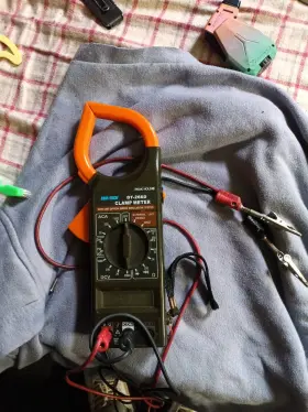 DT-266D CEN-TECH Clamp Meter Digital Multimeter Cat Ac
