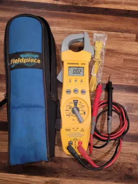 413453 FIELDPIECE Temperature Capacitance Clamp Meter