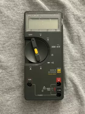 61891450 FLUKE Digital Multimeter Accompanying #3
