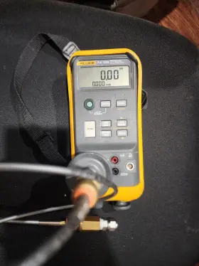 718-100G FLUKE Pressure Calibrator