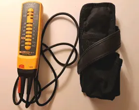 74167153 FLUKE Vdc Voltage Electrical Tester Continuity Cat