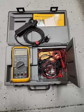 FLUKE-88V FLUKE Deluxe Multimeter Leads Extras