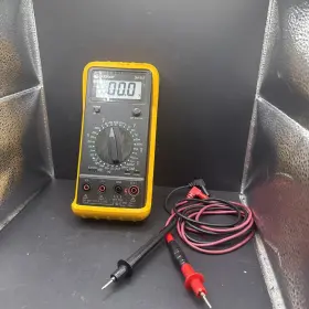 DM312 GOLDSTAR Digital Voltage Multimeter