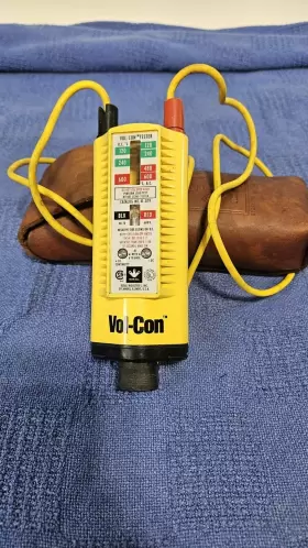 61-079 IDEAL Vol Voltage Continuity Tester Vac Vdc