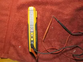 61-090 IDEAL Vol Elite Digital Voltage Tester