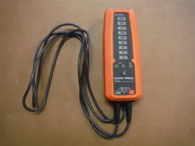 EL200 KLEIN TOOLS Volt Meter