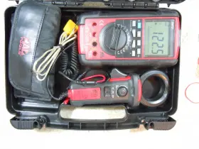 EM721-EM111 KLEIN TOOLS Mac Voltmeter Clampmeter