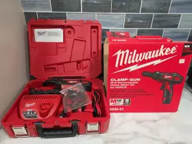 2238-21 MILWAUKEE Cordless Clamp Meter Kit