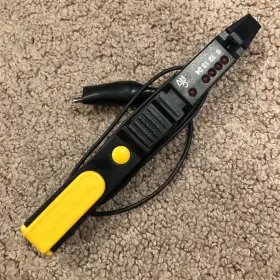 22-105 RADIOSHACK Voltage Continuity Tester