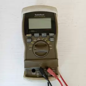 22-812 RADIOSHACK Lcd Screen Auto Ac Voltage Digital