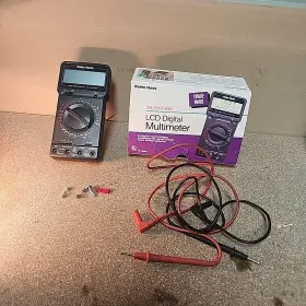 22-181A RADIOSHACK Radio Lcd Digital Multimeter Power