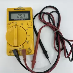 22-806 RADIOSHACK Radio Digital Multimeter