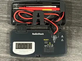 2200820 RADIOSHACK Radio Pocket Digital Multimeter Auto Lcd