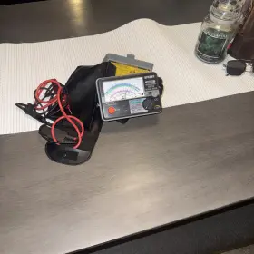 3322A SPERRY Insulation Tester