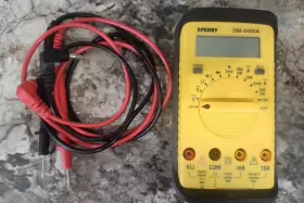 DM-4400A SPERRY Mulitmeter Volt Meter