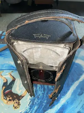 630-NS TRIPLETT Suspension Multimeter Bakelite