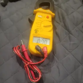 DL39 UEI Digital Clamp Tester