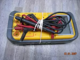 DM384 UEI Digital Multimeter Leads Lcd Screen