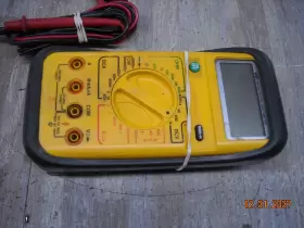 DM420 UEI Digital Multimeter Leads Lcd Screen #2