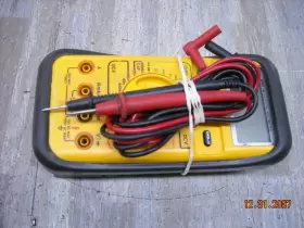 DM420 UEI Digital Multimeter Leads Lcd Screen