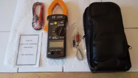 ISO-9001 UNIT Ce Clamp Meter Ac Ampscurrent Voltage Digital